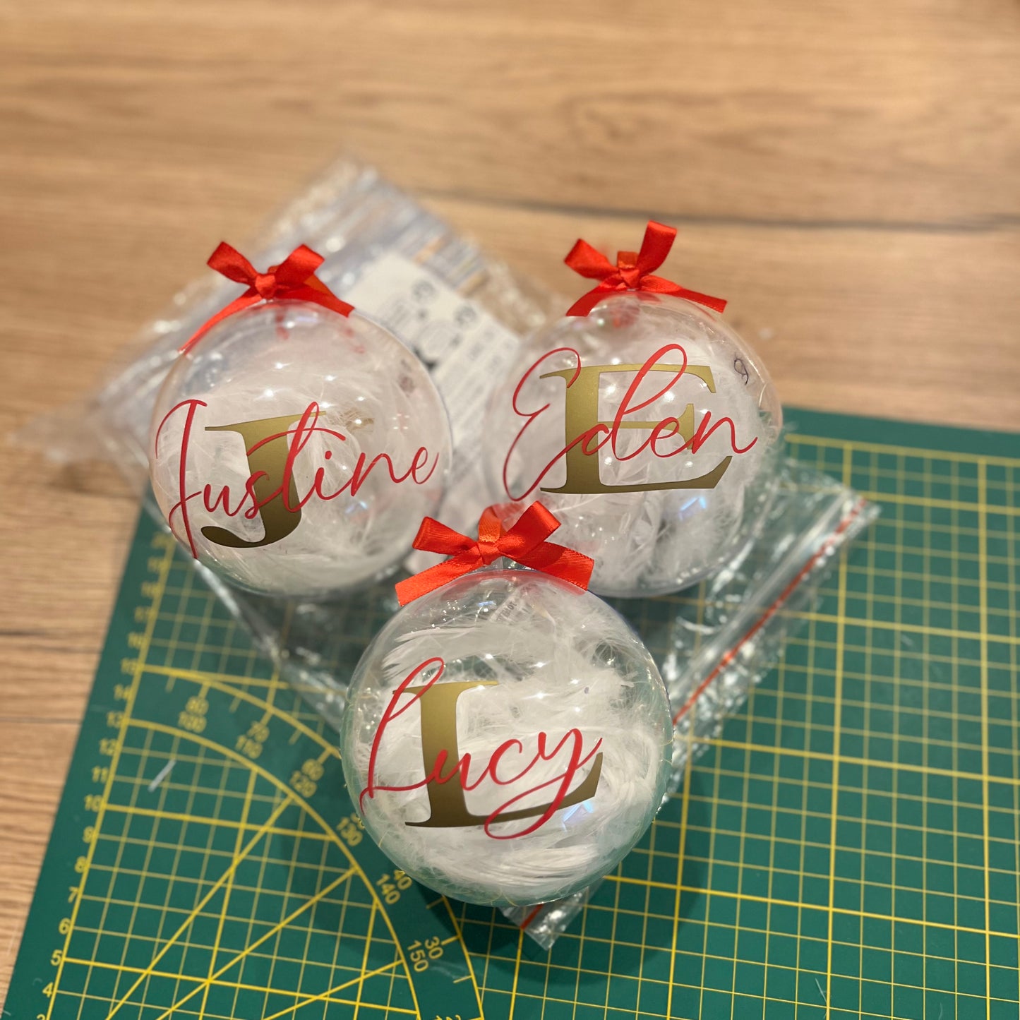 Boule de Noël - Plume & initiale + prénom