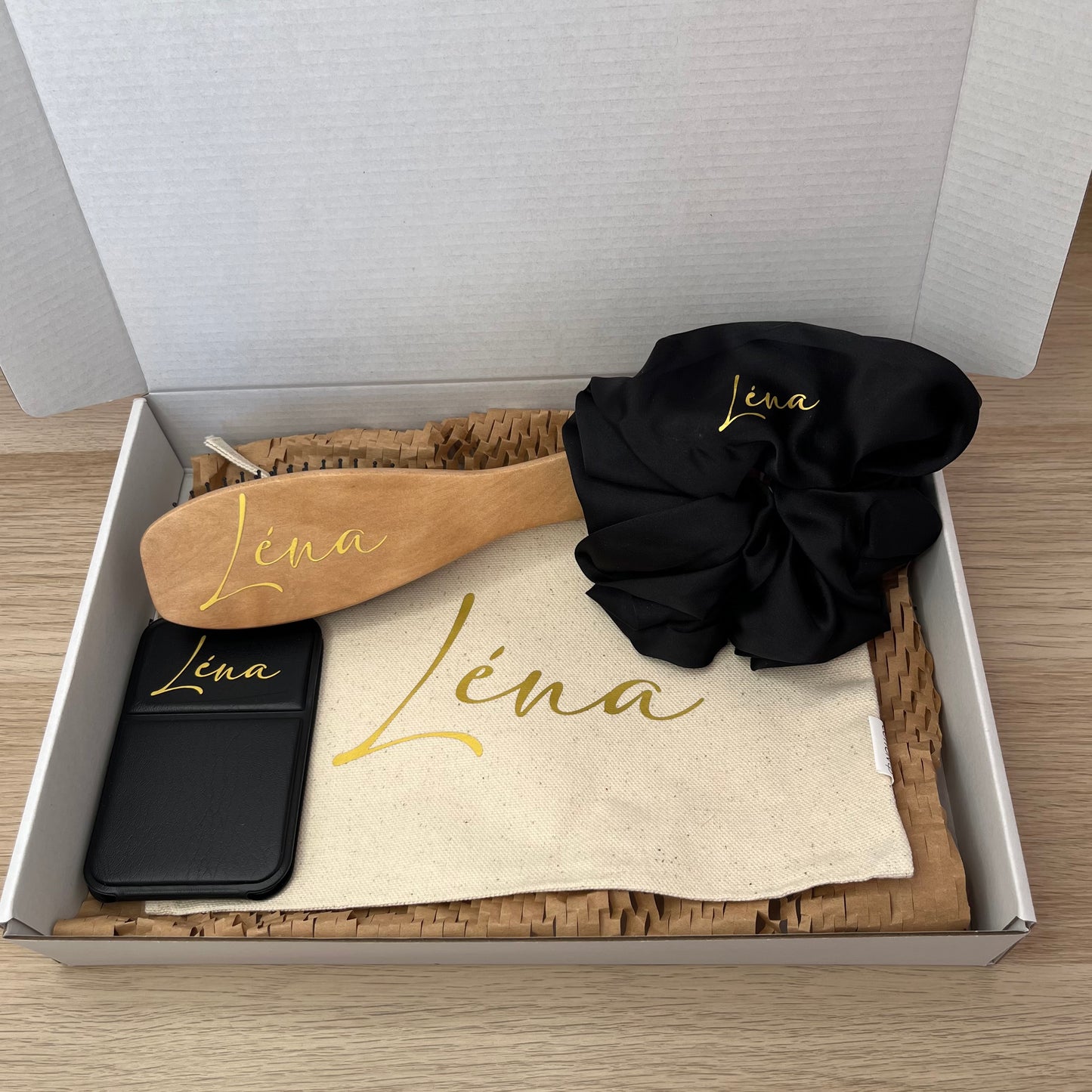 Coffret personnalisé - Pochette + Miroir + Brosse + Chouchou XL